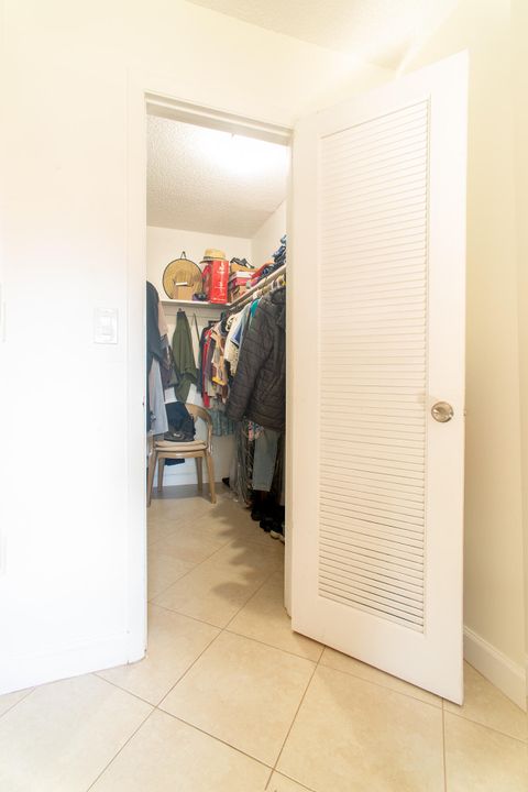 For Sale: $89,000 (1 beds, 1 baths, 640 Square Feet)