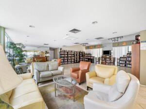 出租: $3,000 (2 贝兹, 2 浴室, 825 平方英尺)