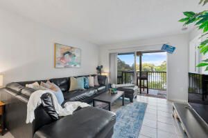 出租: $3,000 (2 贝兹, 2 浴室, 825 平方英尺)