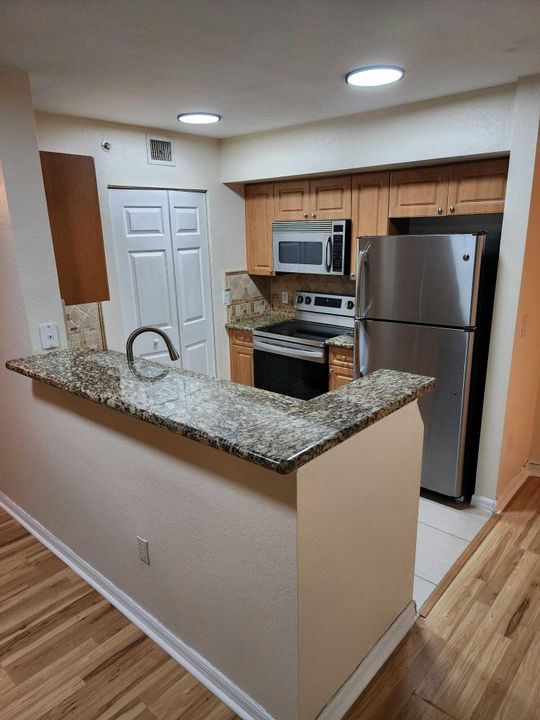For Rent: $2,250 (2 beds, 2 baths, 904 Square Feet)