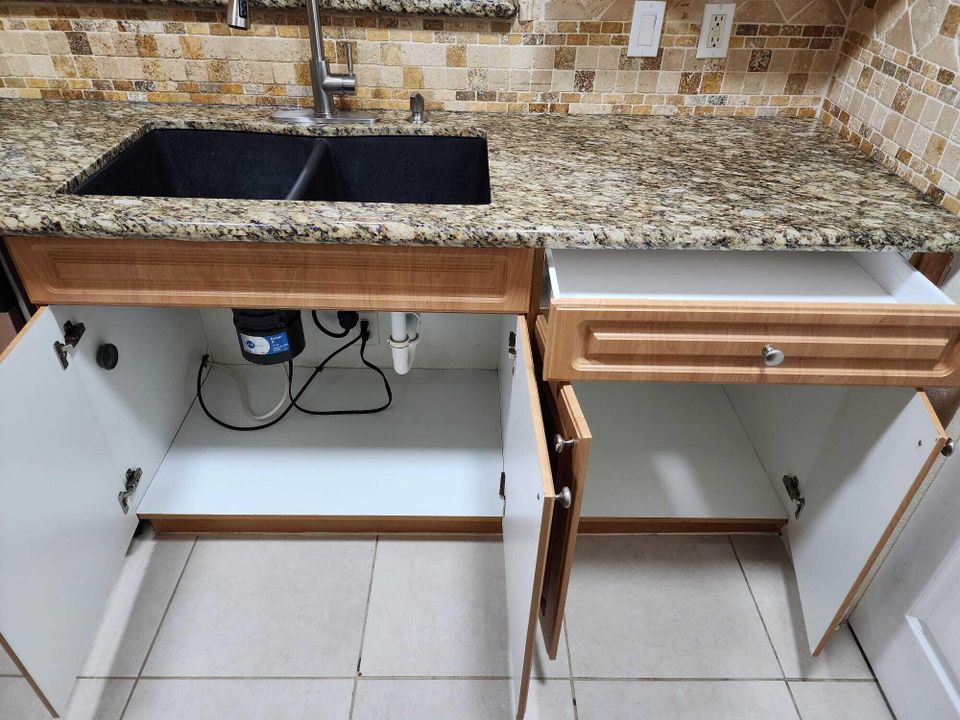 For Rent: $2,250 (2 beds, 2 baths, 904 Square Feet)