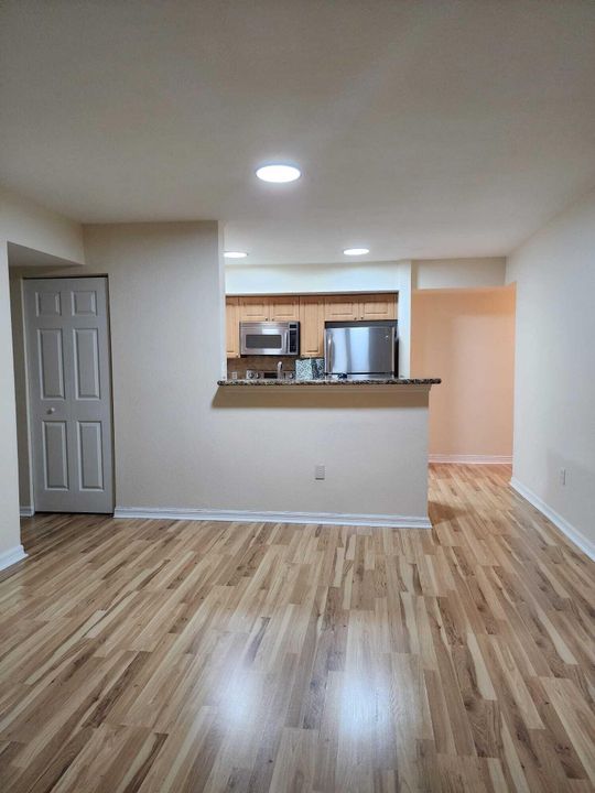 For Rent: $2,250 (2 beds, 2 baths, 904 Square Feet)
