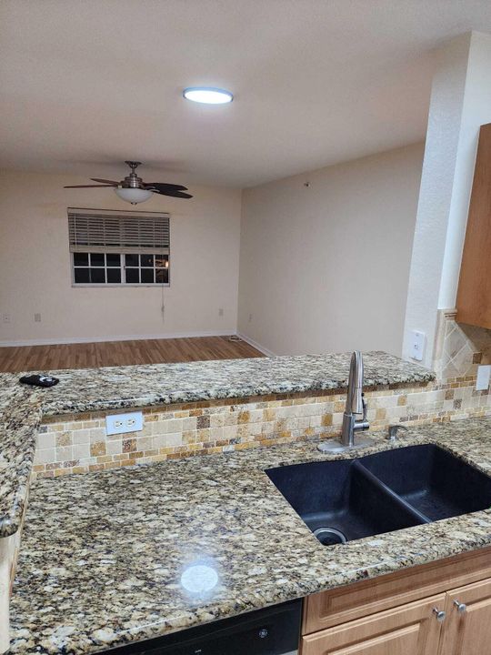 For Rent: $2,250 (2 beds, 2 baths, 904 Square Feet)