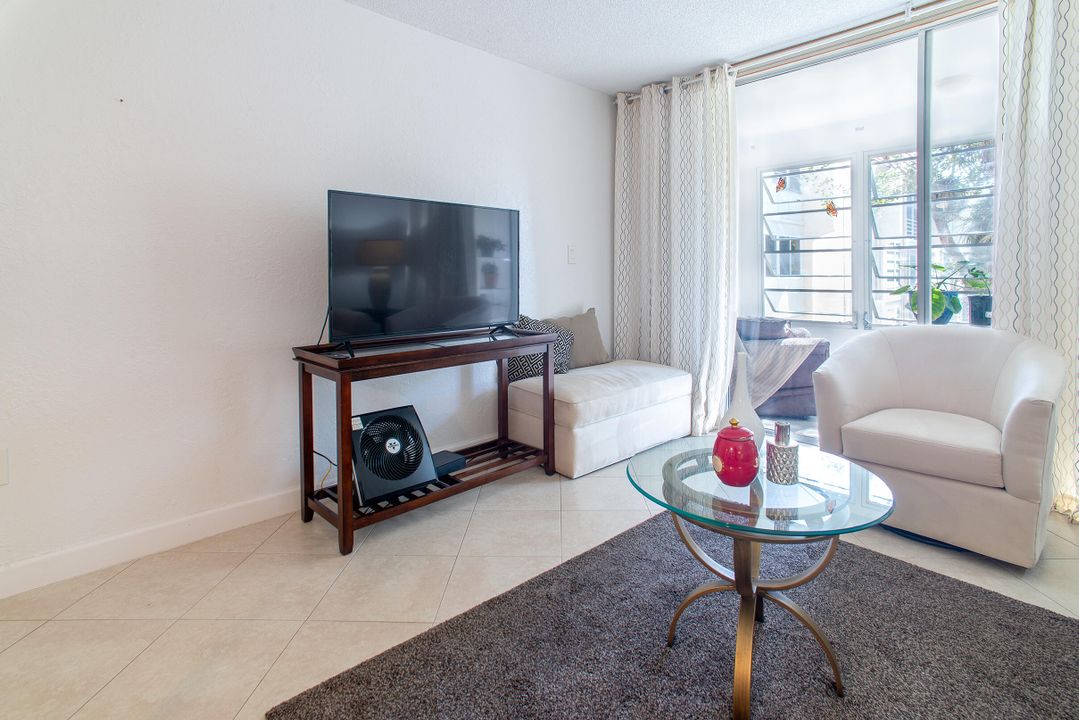 For Sale: $89,000 (1 beds, 1 baths, 640 Square Feet)