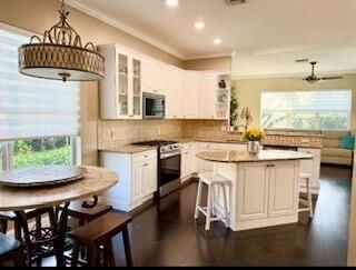 For Sale: $1,325,000 (4 beds, 3 baths, 2759 Square Feet)