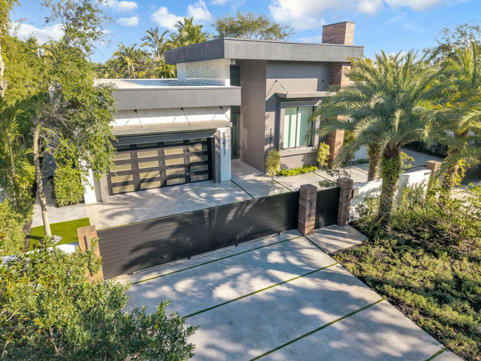 For Sale: $5,250,000 (5 beds, 5 baths, 5708 Square Feet)