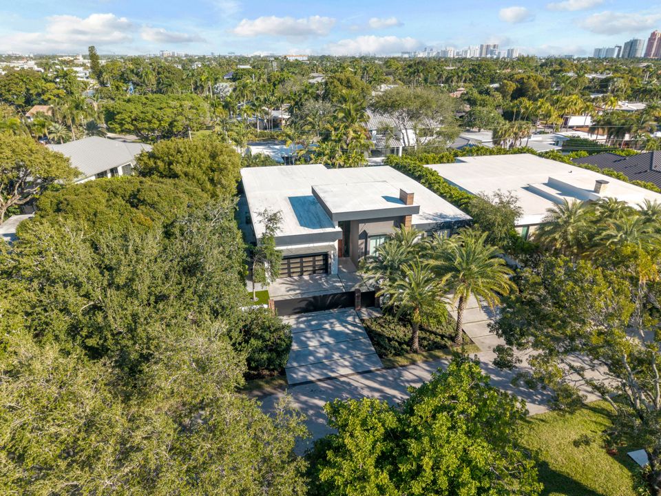 For Sale: $5,250,000 (5 beds, 5 baths, 5708 Square Feet)