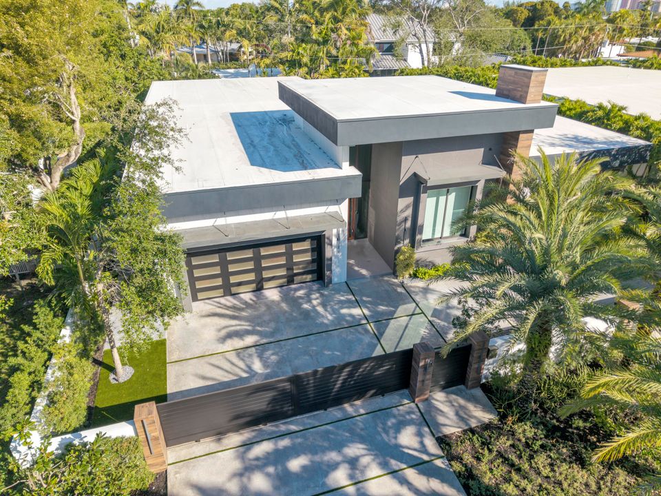 For Sale: $5,250,000 (5 beds, 5 baths, 5708 Square Feet)