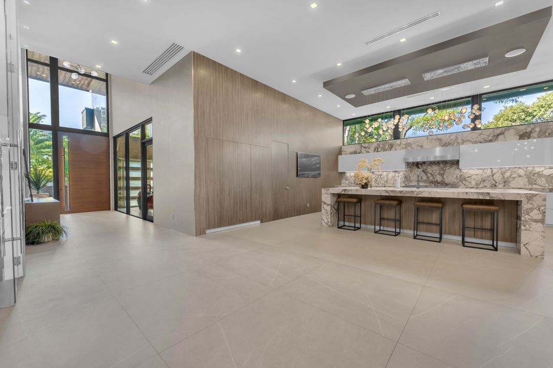 For Sale: $5,250,000 (5 beds, 5 baths, 5708 Square Feet)