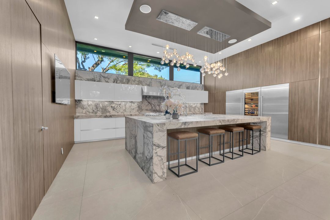 For Sale: $5,250,000 (5 beds, 5 baths, 5708 Square Feet)