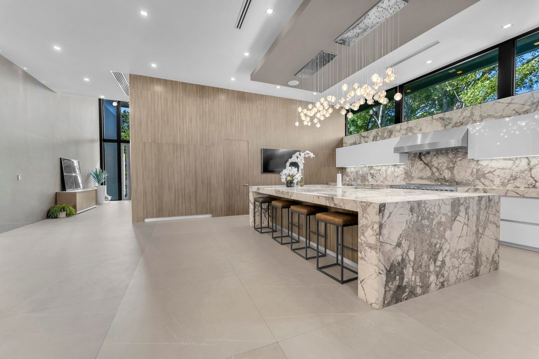 For Sale: $5,250,000 (5 beds, 5 baths, 5708 Square Feet)