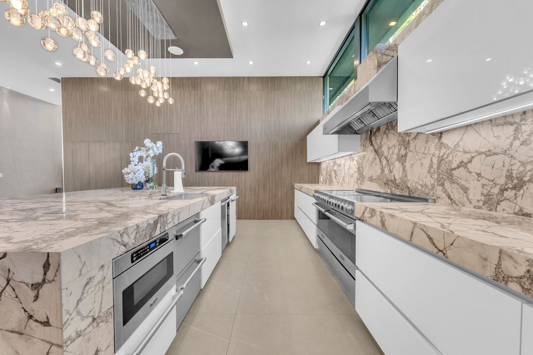 For Sale: $5,250,000 (5 beds, 5 baths, 5708 Square Feet)