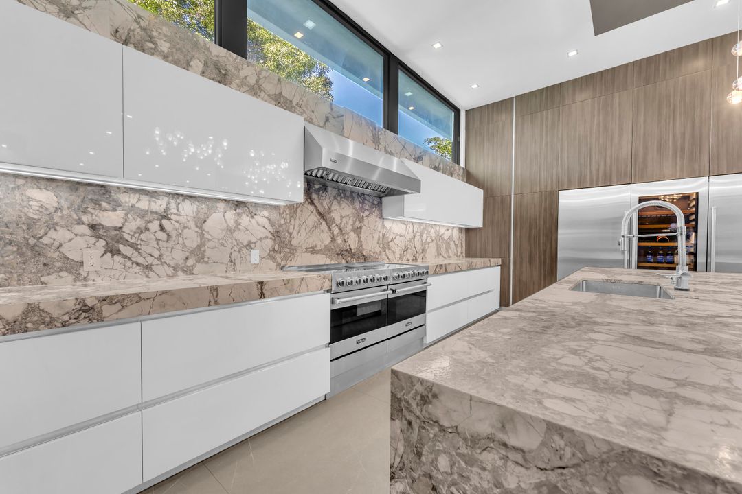 For Sale: $5,250,000 (5 beds, 5 baths, 5708 Square Feet)