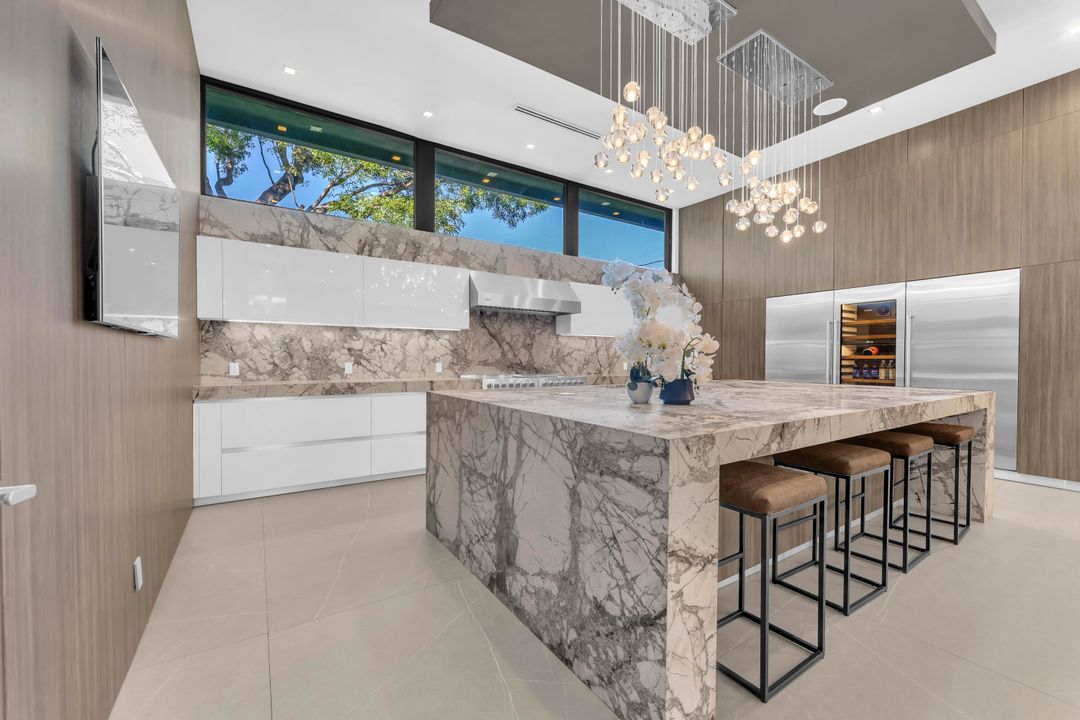 For Sale: $5,250,000 (5 beds, 5 baths, 5708 Square Feet)