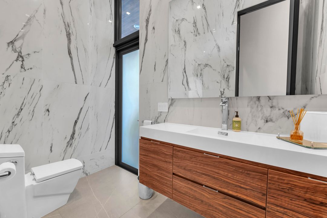 For Sale: $5,250,000 (5 beds, 5 baths, 5708 Square Feet)