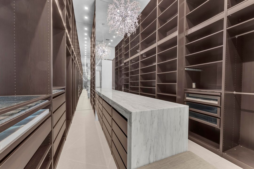 For Sale: $5,250,000 (5 beds, 5 baths, 5708 Square Feet)