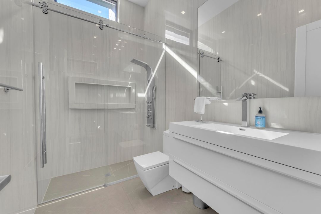 For Sale: $5,250,000 (5 beds, 5 baths, 5708 Square Feet)