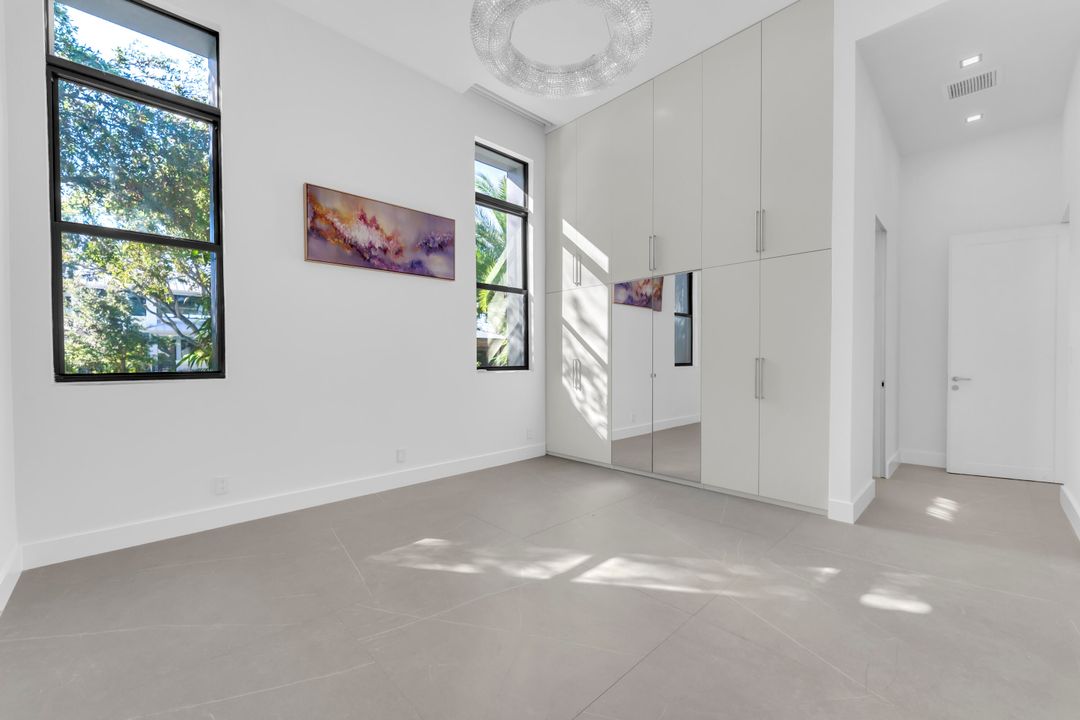 For Sale: $5,250,000 (5 beds, 5 baths, 5708 Square Feet)