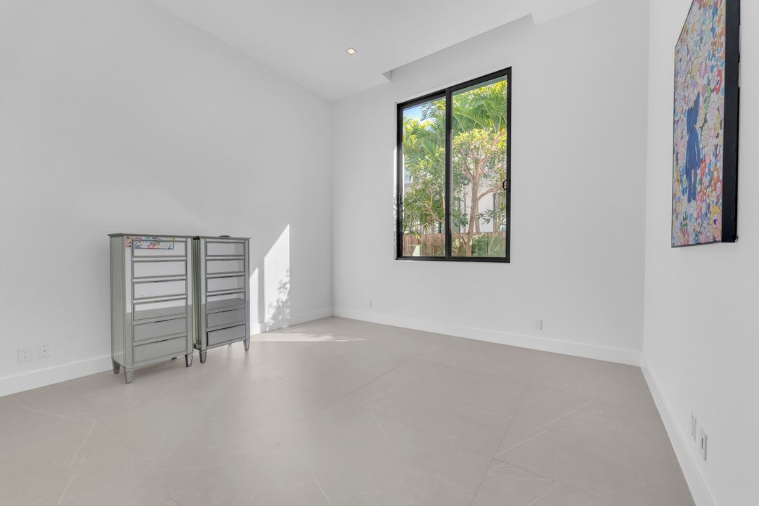 For Sale: $5,250,000 (5 beds, 5 baths, 5708 Square Feet)