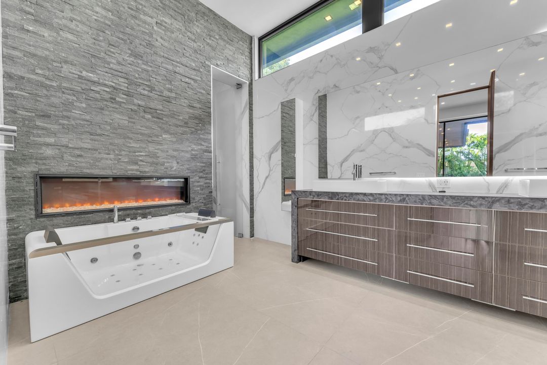 For Sale: $5,250,000 (5 beds, 5 baths, 5708 Square Feet)