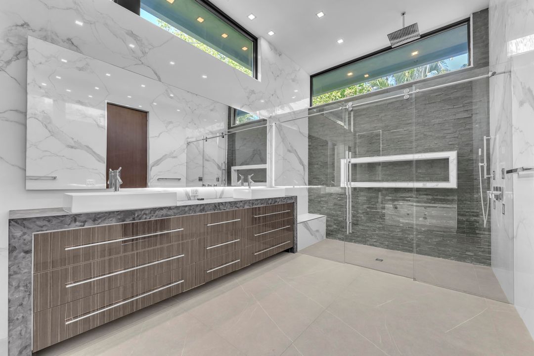 For Sale: $5,250,000 (5 beds, 5 baths, 5708 Square Feet)