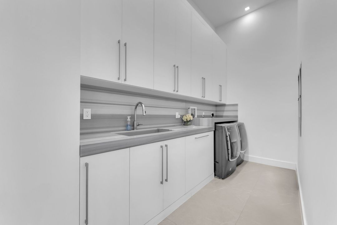 For Sale: $5,250,000 (5 beds, 5 baths, 5708 Square Feet)