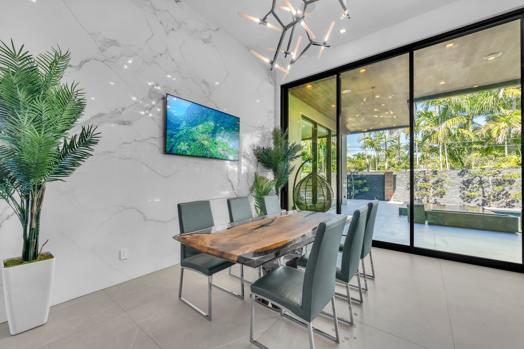 For Sale: $5,250,000 (5 beds, 5 baths, 5708 Square Feet)