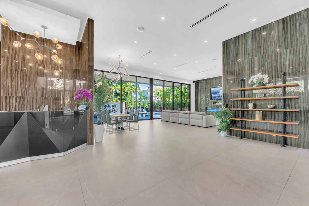 For Sale: $5,250,000 (5 beds, 5 baths, 5708 Square Feet)