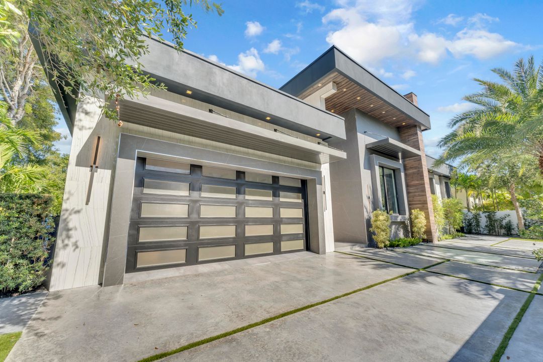 For Sale: $5,250,000 (5 beds, 5 baths, 5708 Square Feet)