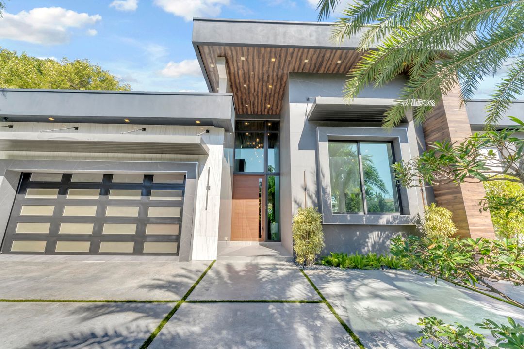 For Sale: $5,250,000 (5 beds, 5 baths, 5708 Square Feet)