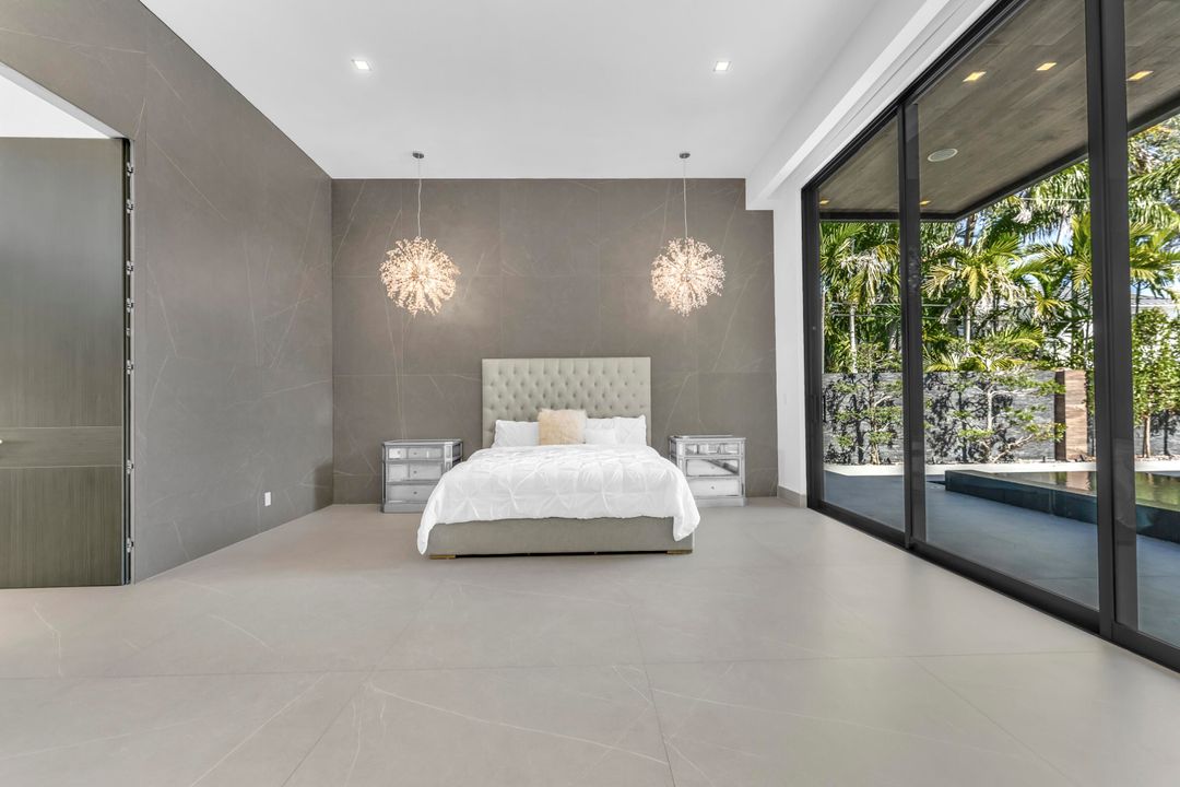 For Sale: $5,250,000 (5 beds, 5 baths, 5708 Square Feet)