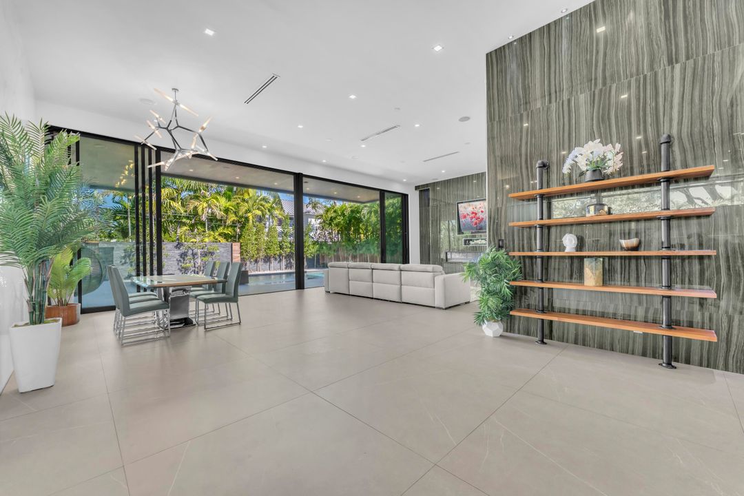 For Sale: $5,250,000 (5 beds, 5 baths, 5708 Square Feet)