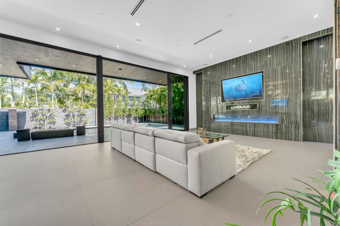 For Sale: $5,250,000 (5 beds, 5 baths, 5708 Square Feet)