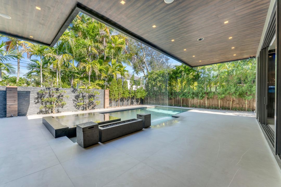 For Sale: $5,250,000 (5 beds, 5 baths, 5708 Square Feet)