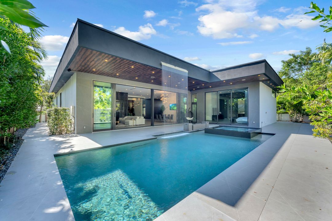 For Sale: $5,250,000 (5 beds, 5 baths, 5708 Square Feet)