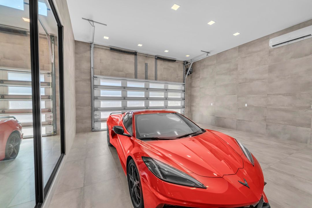 For Sale: $5,250,000 (5 beds, 5 baths, 5708 Square Feet)