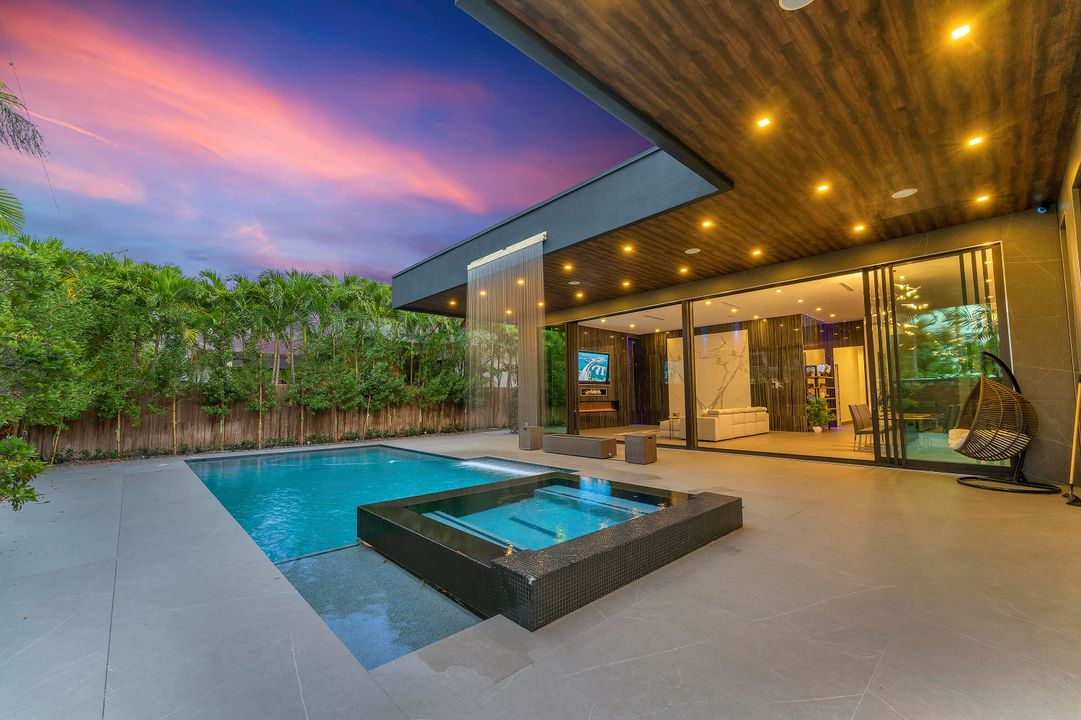 For Sale: $5,250,000 (5 beds, 5 baths, 5708 Square Feet)