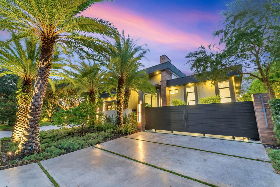 For Sale: $5,250,000 (5 beds, 5 baths, 5708 Square Feet)