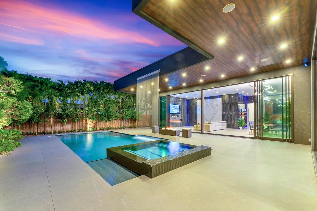 For Sale: $5,250,000 (5 beds, 5 baths, 5708 Square Feet)