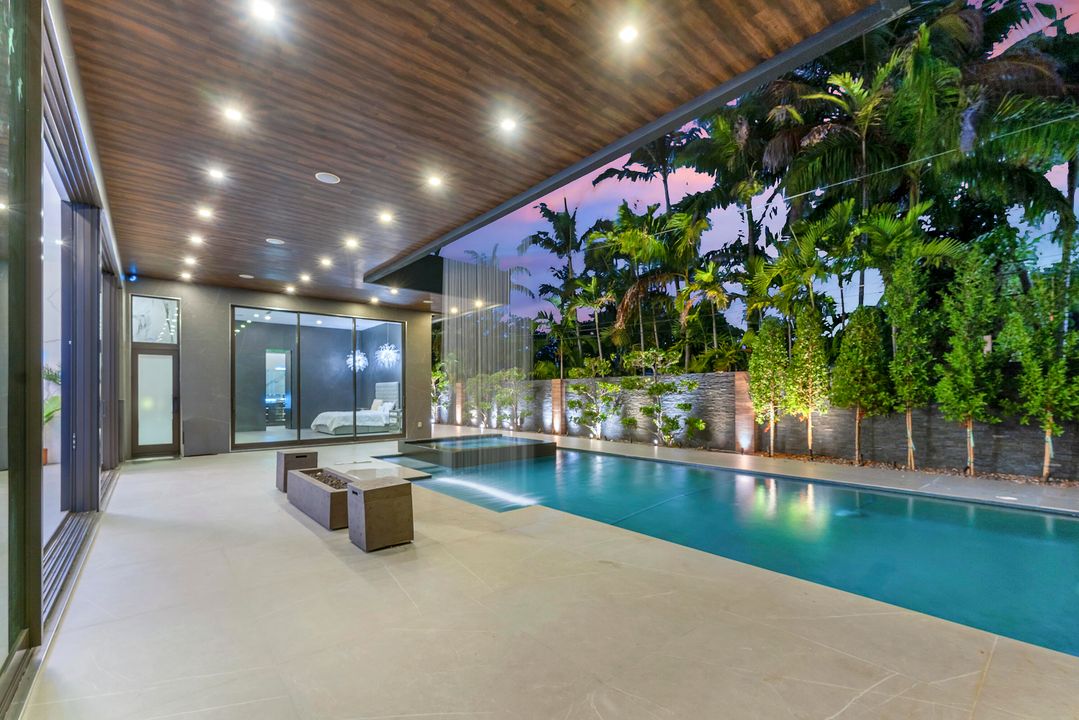 For Sale: $5,250,000 (5 beds, 5 baths, 5708 Square Feet)