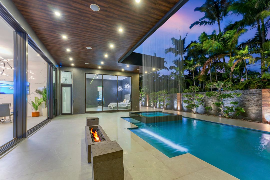 For Sale: $5,250,000 (5 beds, 5 baths, 5708 Square Feet)