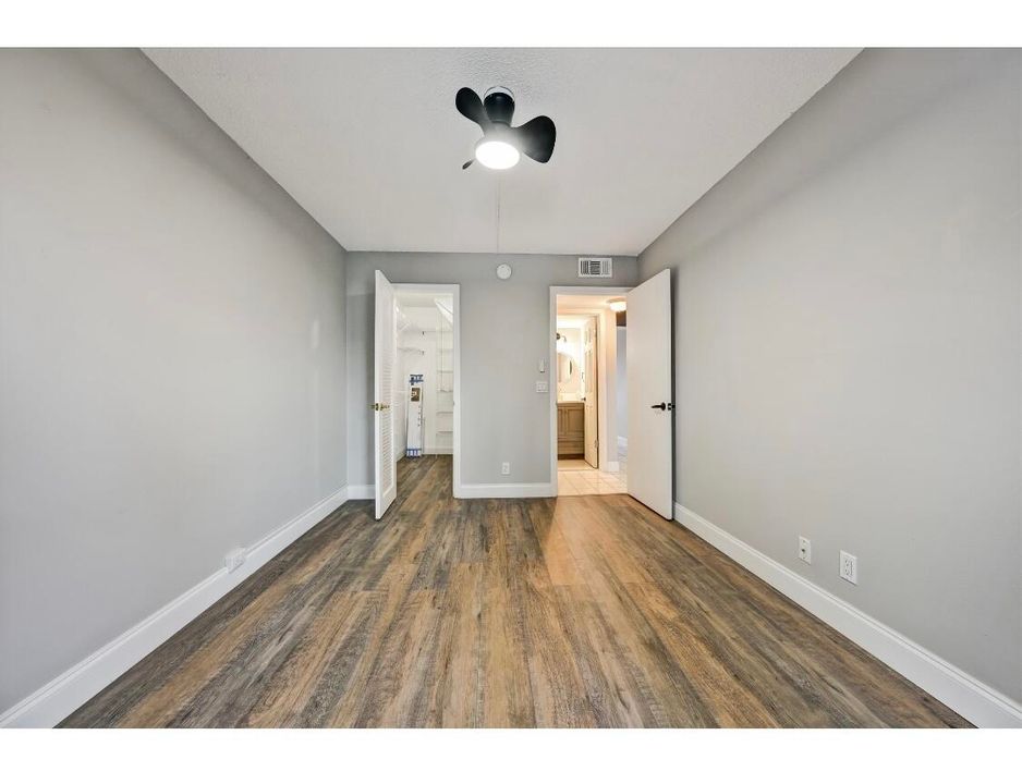 На продажу: $149,900 (2 спален, 1 ванн, 798 Квадратных фут)