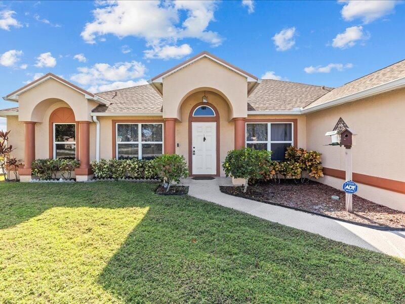 合同活跃: $415,000 (3 贝兹, 2 浴室, 1986 平方英尺)