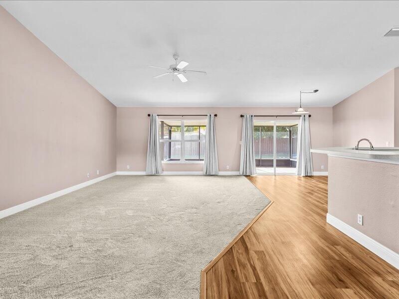 合同活跃: $415,000 (3 贝兹, 2 浴室, 1986 平方英尺)