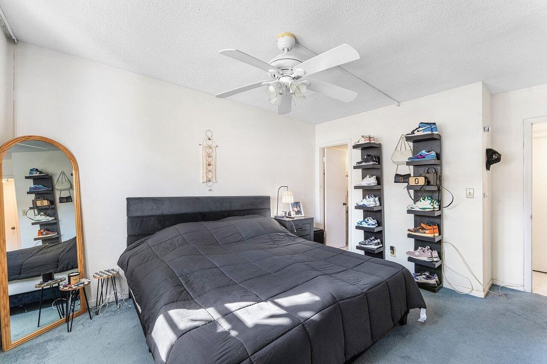 For Rent: $2,300 (2 beds, 2 baths, 1000 Square Feet)