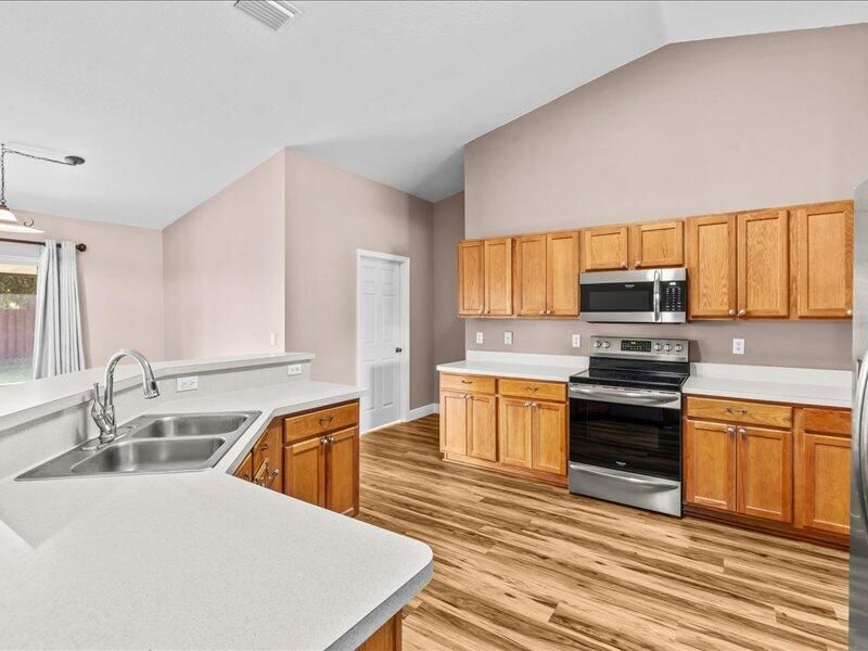 合同活跃: $415,000 (3 贝兹, 2 浴室, 1986 平方英尺)