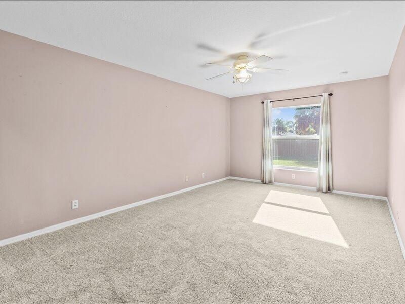 合同活跃: $415,000 (3 贝兹, 2 浴室, 1986 平方英尺)