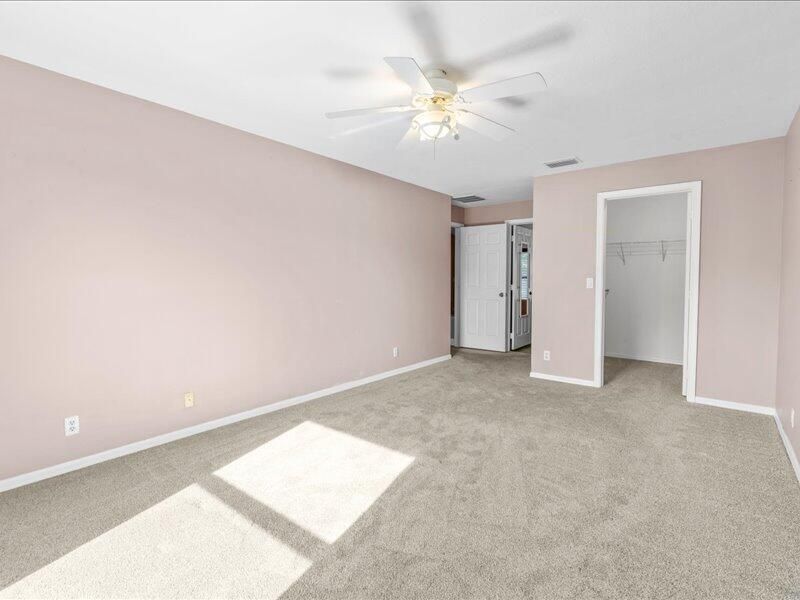 合同活跃: $415,000 (3 贝兹, 2 浴室, 1986 平方英尺)