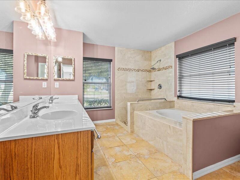 合同活跃: $415,000 (3 贝兹, 2 浴室, 1986 平方英尺)