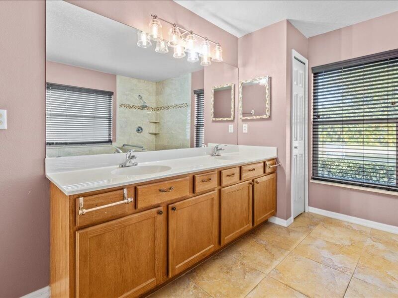 合同活跃: $415,000 (3 贝兹, 2 浴室, 1986 平方英尺)